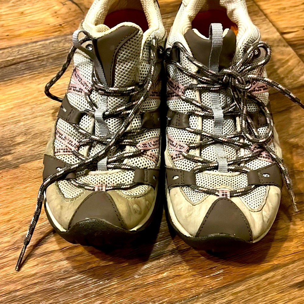 Womens size 8 Merrell Vibram shoes